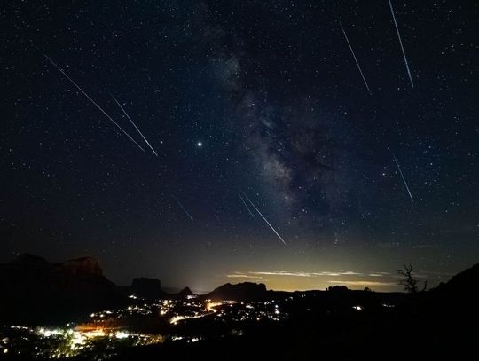 Spadające gwiazdy nad Polską. Niebo rozświetlą Lirydy