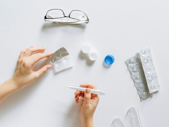 Spojrzenie, które przyciąga wzrok. Jak kolorowe soczewki poprawiają wygląd?