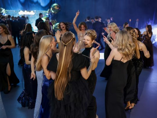 Studniówka I LO w Elblągu. Wyjątkowy wieczór maturzystów [FOTO]