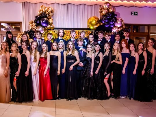Studniówka II LO w Elblągu. Bal, który rozpoczął odliczanie do matury [GALERIA ZDJĘĆ]