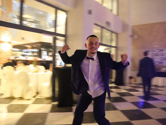 Studniówki w Elblągu rozpoczęte. Na początek IV LO [ZDJĘCIA]