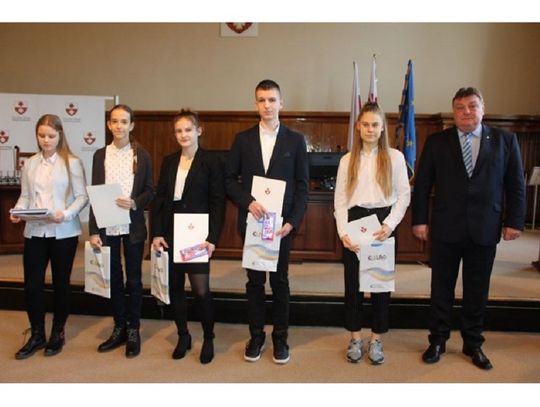 Stypendia dla najlepszych uczniów w Elblągu rozdane