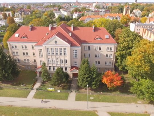 Stypendia w Elblągu. Poznaliśmy uczniów, którzy uzyskali średnią ocen 6,0