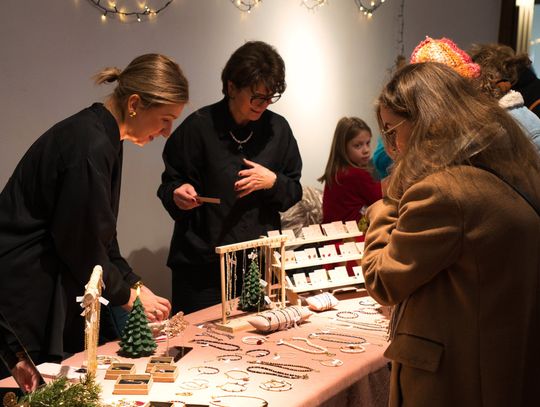 Świąteczne upominki od lokalnych twórców, rzemieślników i artystów. Czas na KierMAH