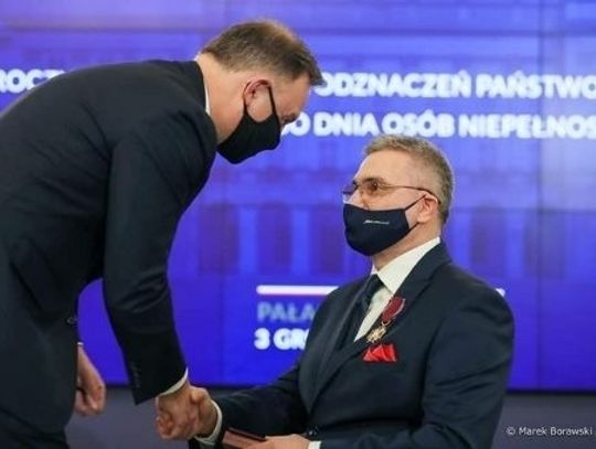 Sylwester Flis odznaczony Złotym Krzyżem Zasługi 