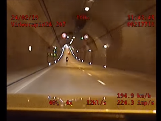 Szalony pościg w tunelu pod Martwą Wisłą. Jechał 200 km/h! [WIDEO]