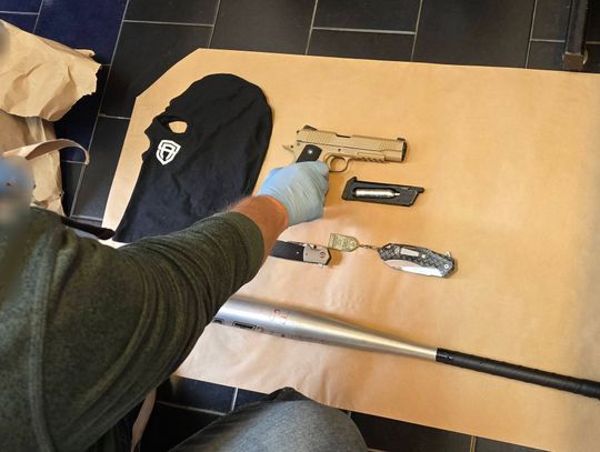 Szedł nocą przez Elbląg z kijem bejsbolowym [FOTO]