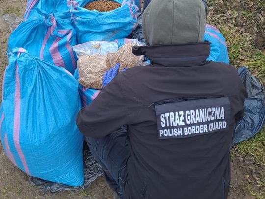 Szedł z workiem. Przeszukali mu samochód i pomieszczenie mieszkalne Szedł z workiem. Przeszukali mu samochód i pomieszczenie mieszkalne