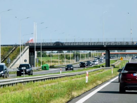 Szybka akcja policji na S7 – funkcjonariusze wsparli kierowcę ciężarówki [WIDEO]