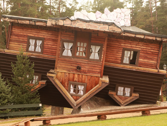 Szymbark i domek do góry nogami – zwiedzanie Kaszub z nietypowej perspektywy