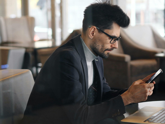 Takich reklam już nie zobaczysz na Facebooku i Instagramie. Zemsta na politykach