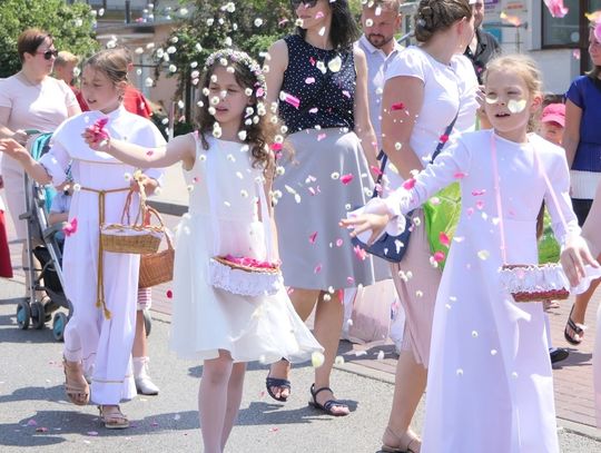 Tłumy na procesjach Bożego Ciała w Elblągu [ZDJĘCIA]