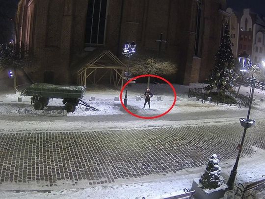 To już tradycja...Pierwszy śmiałek ukradł bombkę