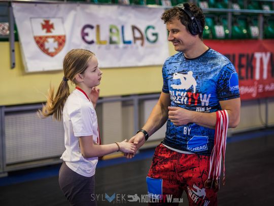 Tor przeszkód, adrenalina i walka z własnymi słabościami. W Elblągu trwa turniej NINJA [FOTO]