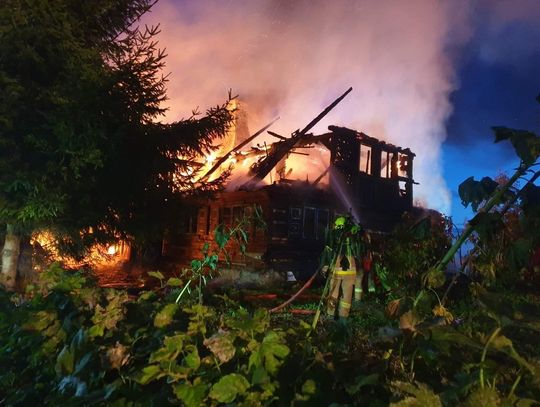 Tragiczny pożar w Jelonkach. W mieszkaniu znaleziono zwłoki