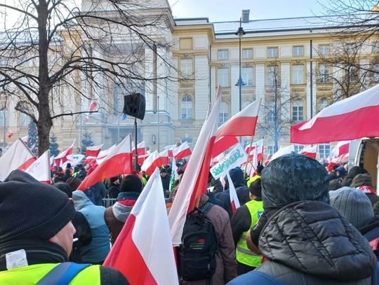 Traktory w sercu stolicy. Rolnicy z Elbląga wśród protestujących w Warszawie [WIDEO]