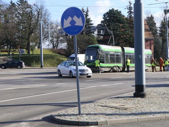 Tramwaj wypadł z torowiska