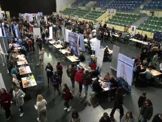 Trwają Elbląskie Targi Pracy i Edukacji [WIDEO]