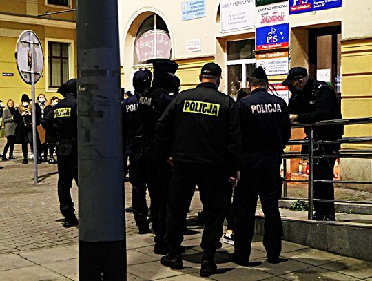 "Tu policja, zgromadzenie jest nielegalne". W Elblągu trwają protesty!