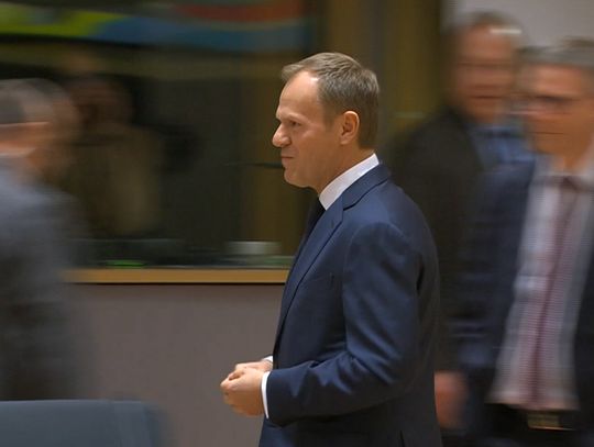 Tusk wzywa Kaczyńskiego na „udeptaną ziemię”. Jest odpowiedź