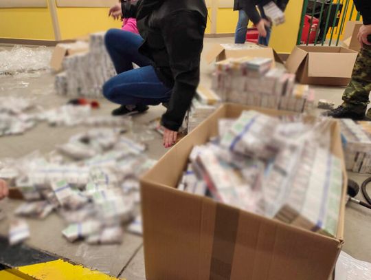 Tysiące papierosów w „podwójnej podłodze”