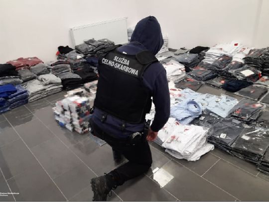 Tysiące sztuk podrabianej odzieży na terenie powiatu elbląskiego