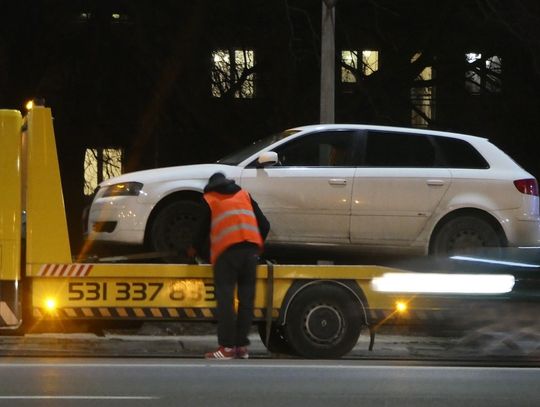 Udana "obława" na audi. Kierowca zatrzymany na Rycerskiej, samochód trafił na policyjny parking