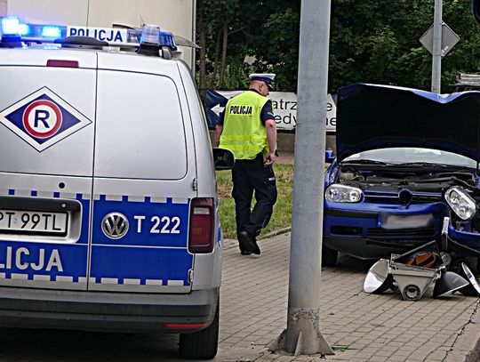 Uderzył golfem w latarnię