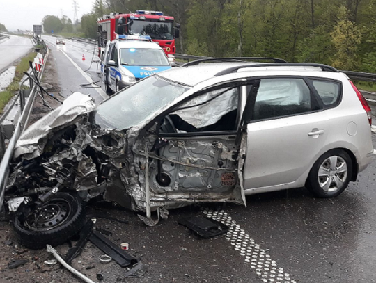 Uderzył w barierki na S22, stracił prawo jazdy