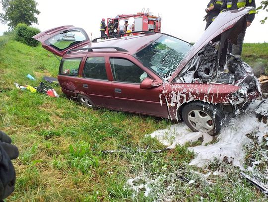 Uderzył w drzewo na trasie Elbląg-Malbork