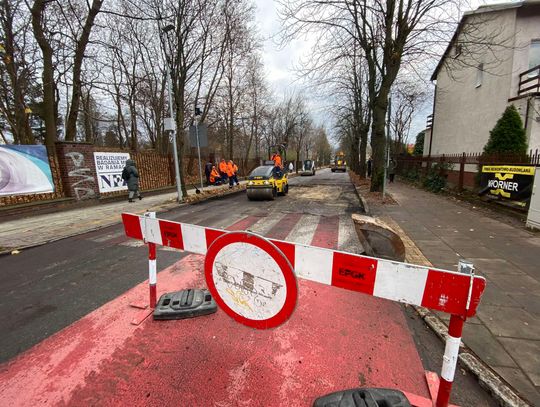 Ulica Komeńskiego zablokowana w obu kierunkach