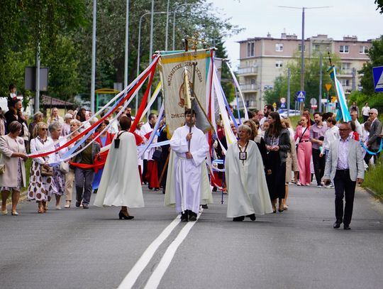 Ulicami Elbląga przeszły procesje Bożego Ciała [FOTO]