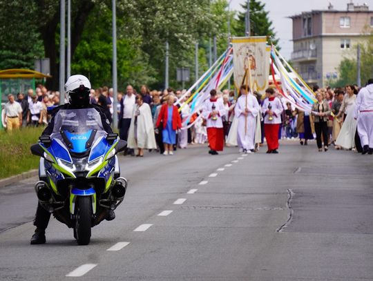 Ulicami Elbląga przeszły procesje Bożego Ciała [FOTO]