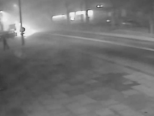 Uszkodził szybę wystawową sklepu przy ulicy Królewieckiej [FILM]