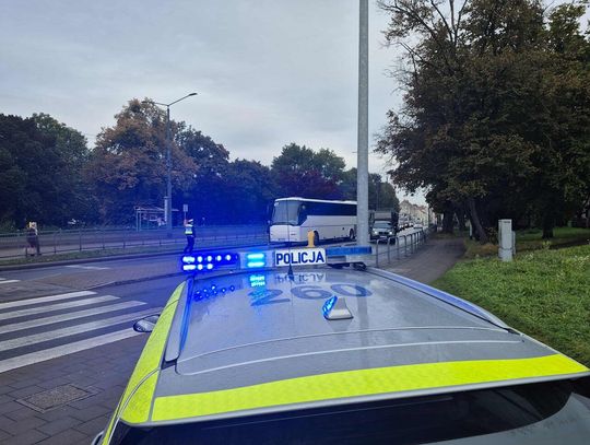 Utrudnienia na rondzie. Policja kieruje ruchem [WIDEO]