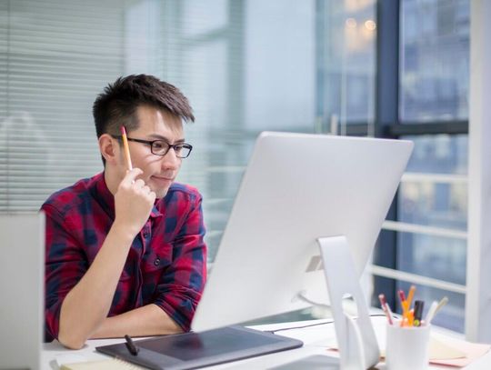 Uwielbiasz estetykę i z łatwością dobierasz kolorystykę? Zostań grafikiem komputerowym!