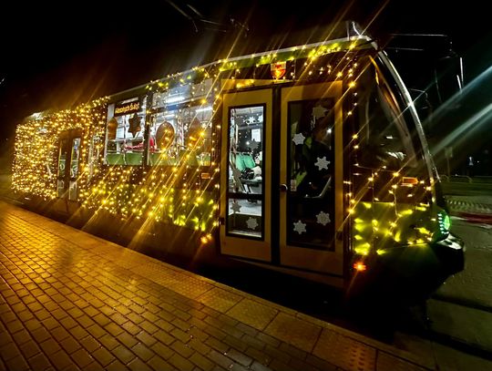 W Elblągu już kursuje świąteczny tramwaj [FOTO]