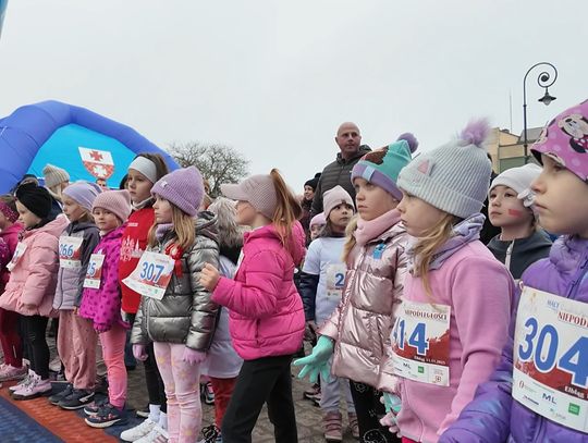 W Elblągu najmłodsi i najstarsi wybiegali Niepodległość [WIDEO]