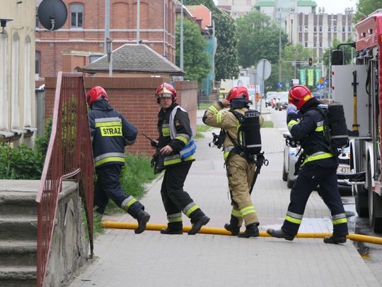 W Malborku pali się magazyn z chemikaliami. Na miejsce jadą strażacy - chemicy z Elbląga.  