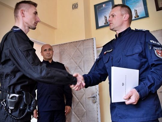 W Tajlandii uratował tonące dzieci. Elbląski policjant wyróżniony!