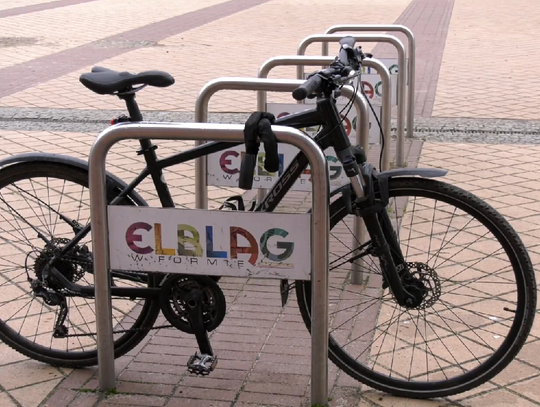 Wiosną w Elblągu przybędzie więcej miejsc na rowery. Trwa głosowanie [WIDEO]