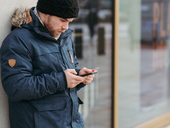 Wodoodporność, oddychalność oraz inne sekrety dobrej kurtki BHP