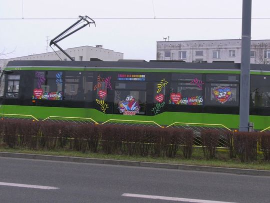 WOŚP-owy tramwaj jeździ już ulicami Elbląga i zaprasza do robienia zdjęć