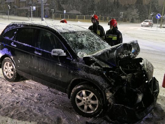 Wpadła w poślizg i zderzyła się tramwajem na Ogólnej