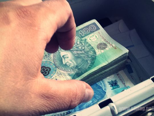 Oszustka zapukała do drzwi i okradła kobietę