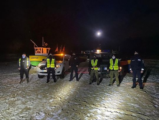 Wspólna akcja policji, straży granicznej i Urzędu Morskiego na Mierzei Wiślanej