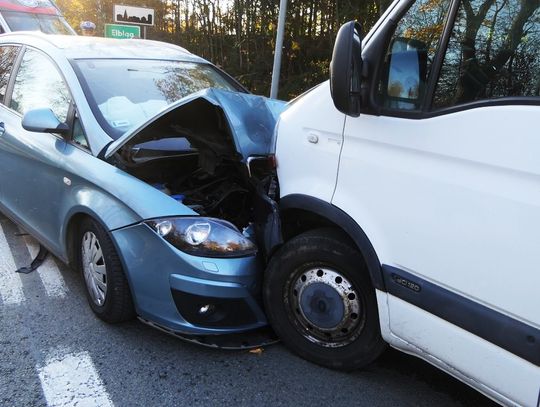 Wypadek 3 samochodów w Dąbrowie