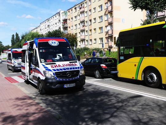 Wypadek autobusu z samochodem na Robotniczej. 4 osoby ranne!