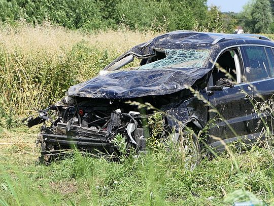 Wypadek na S7. Volkswagen wielokrotnie dachował 