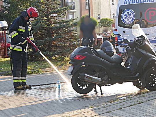 Wypadek na ulicy Żyrardowskiej. Motocyklem uderzył w zaparkowany pojazd